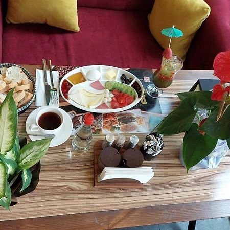 איסטמבול Paris Hotel Cafe Restaurant מראה חיצוני תמונה