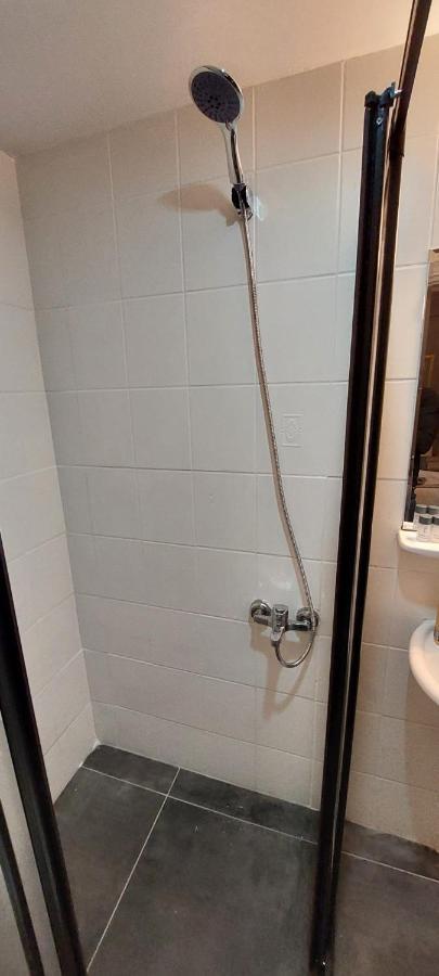איסטמבול Paris Hotel Cafe Restaurant מראה חיצוני תמונה